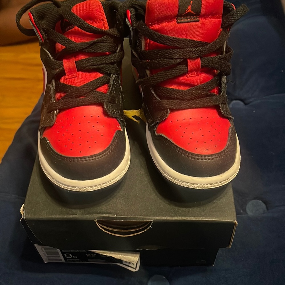 Used 9c toddler boy sneaker